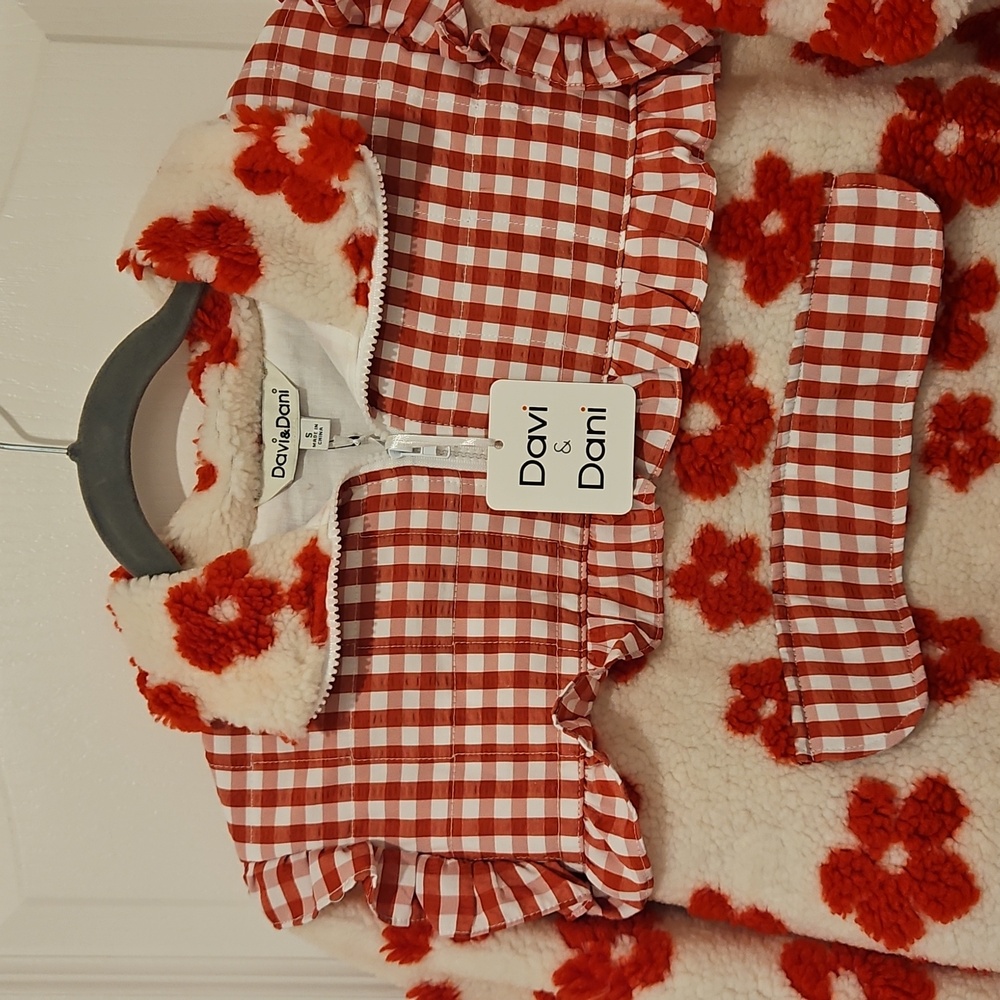 DAVI & DANI Red Floral Fleece Jacket - Picture 2 of 9